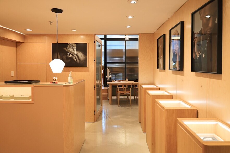 More Photos Of 332-342 8th Av W, Vancouver Office For Sale