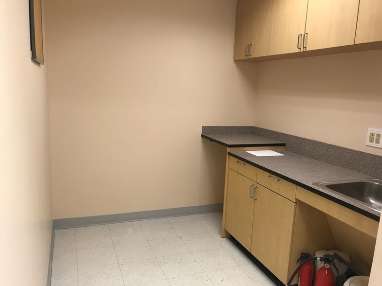 More Photos Of 254 Bridge St, Metuchen Medical For Lease