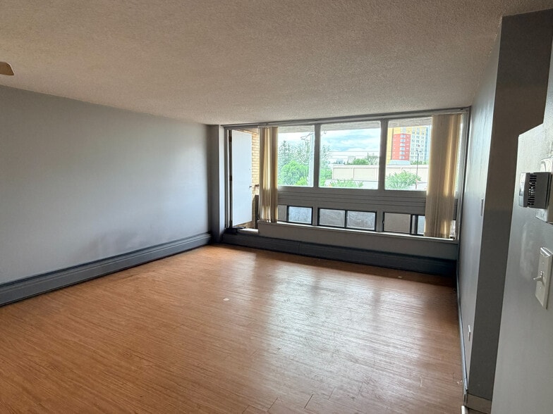 More Photos Of 1133 17 Av NW, Calgary Storefront Retail Residential For Sale