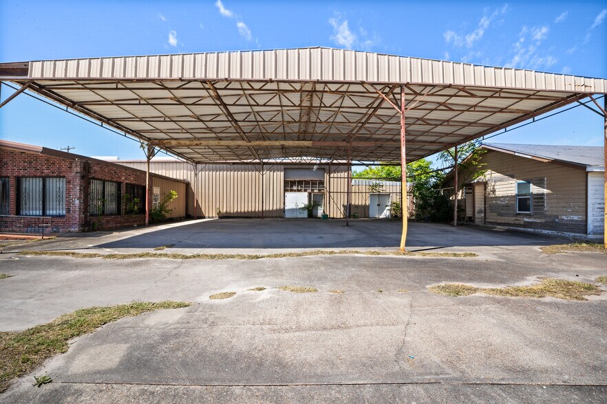 More Photos Of 611 Lincoln Ave, Robstown Freestanding For Sale