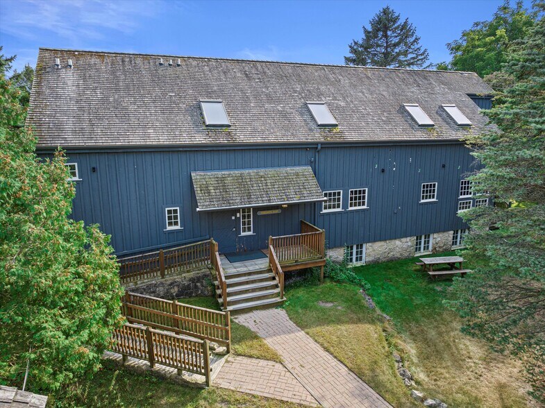 More Photos Of 14135 N Cedarburg Rd, Mequon Office For Lease