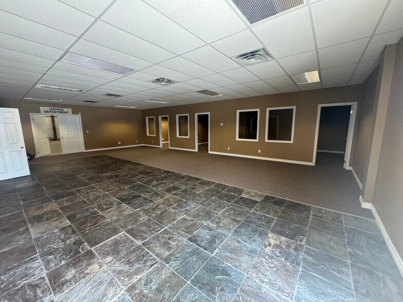 More Photos Of 121 Jason St, Owen Sound Warehouse For Lease