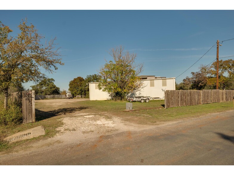 More Photos Of 16110 Lake Travis Dr, Austin Industrial For Lease