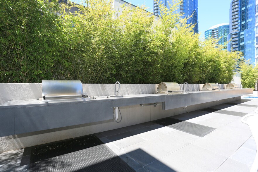 More Photos Of 399 Fremont St, San Francisco Apartments For Lease