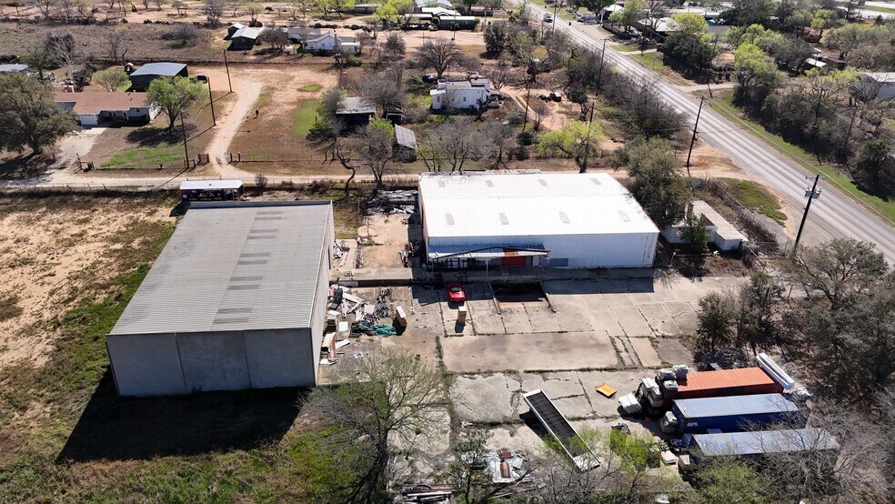 More Photos Of 10141 TX Loop 106, Adkins Showroom For Sale