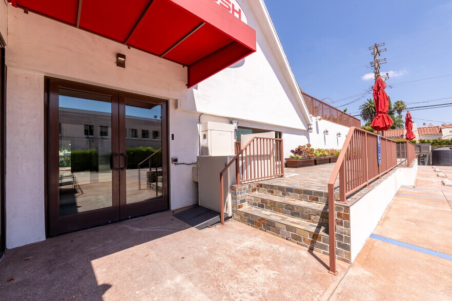 More Photos Of 8925 W Olympic Blvd, Beverly Hills Storefront Retail Office For Sale