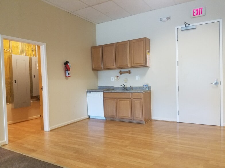 More Photos Of 4229 Lafayette Center Dr, Chantilly Office For Sale