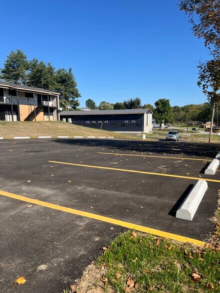More Photos Of 205 Parkway Pl, Parkersburg Research And Development For Lease
