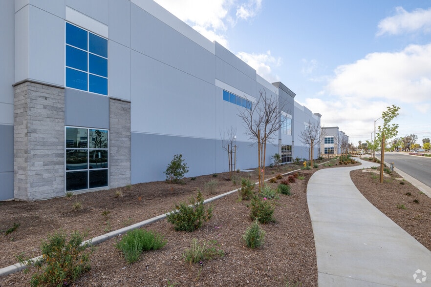 More Photos Of 69 Commerce Dr, Perris Warehouse For Lease