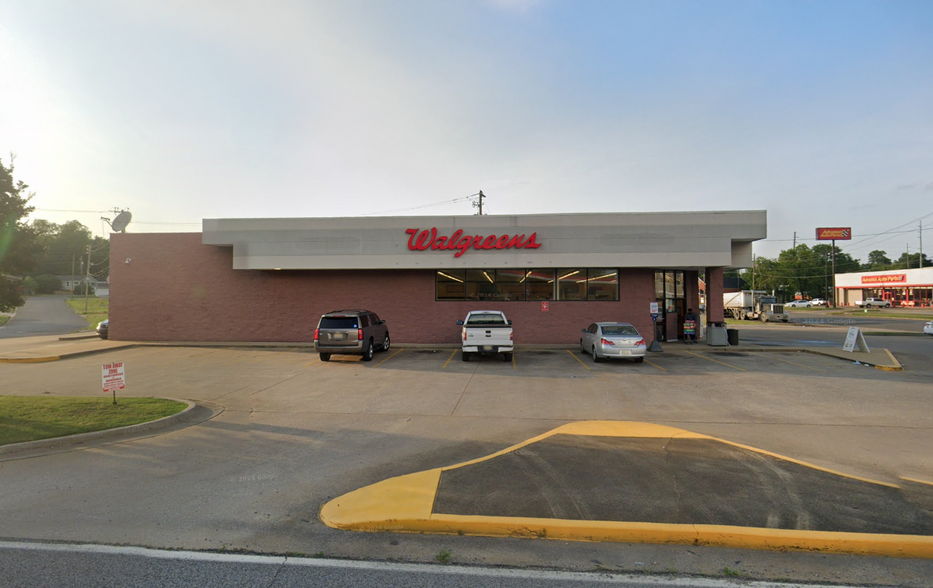 Primary Photo Of 3206 15th St, Tuscaloosa Drugstore For Lease