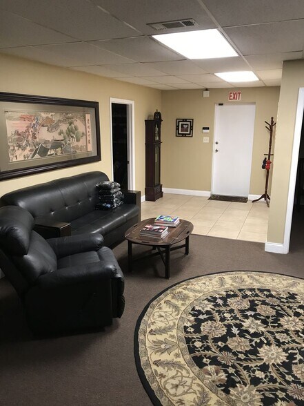 More Photos Of 3140 Lees Ln, Mobile Light Distribution For Lease