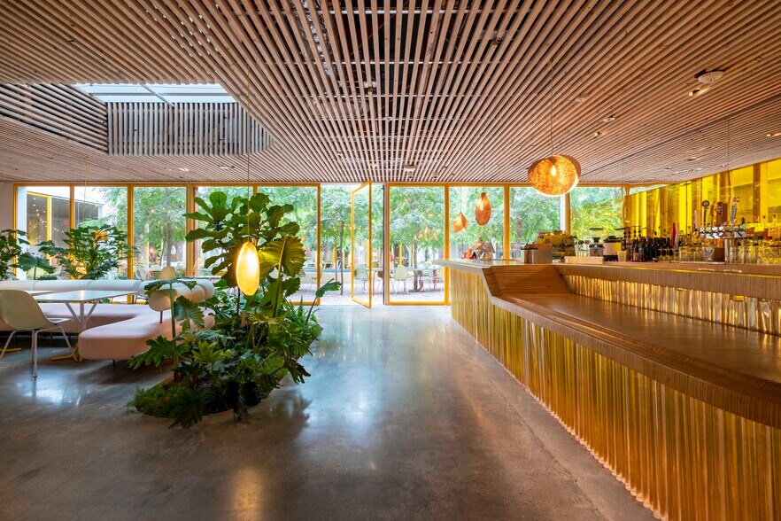 More Photos Of 1370 N St Andrews Pl, Los Angeles Office For Sale