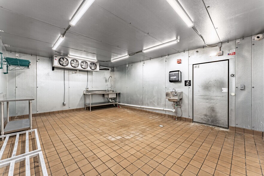 More Photos Of 4280 W Martin Luther King Blvd, Fayetteville Restaurant For Sale