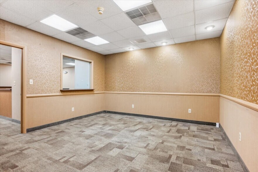 More Photos Of 215 Union Ave, Bridgewater Medical For Sale