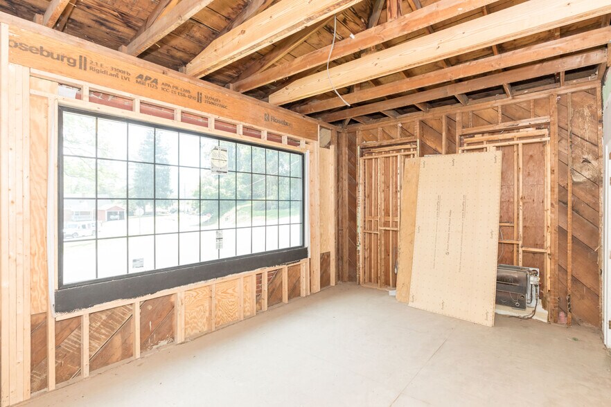More Photos Of 1340 W Main St, Wytheville Loft Creative Space For Sale
