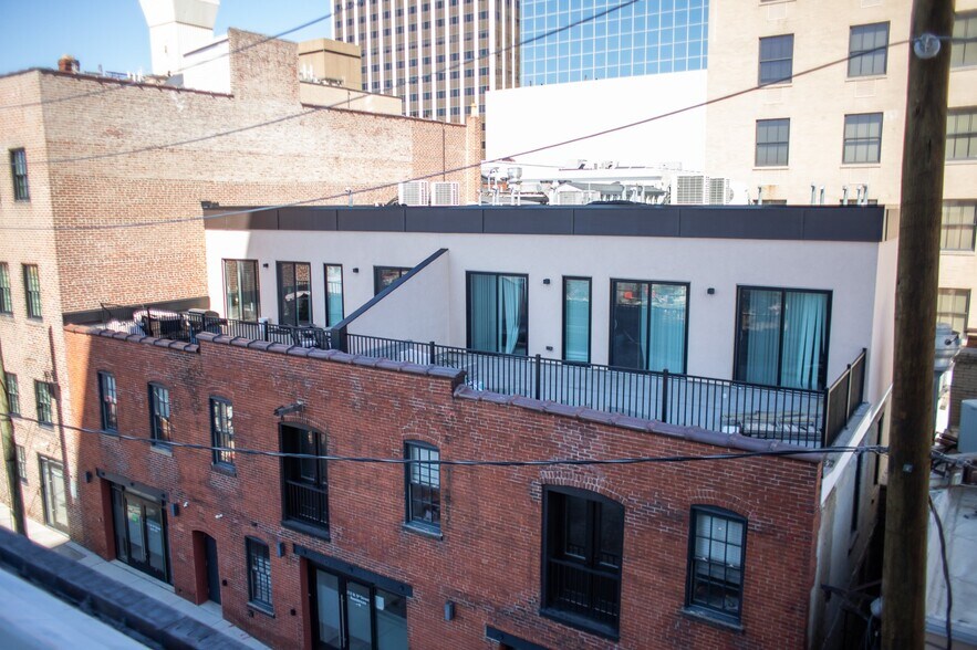 More Photos Of 212 W 9th St, Wilmington Storefront For Lease