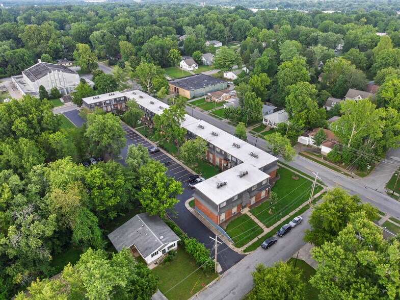 More Photos Of 400 N Oakland Ave, Carbondale Apartments For Sale