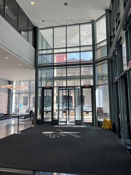 More Photos Of 550 W Washington Blvd, Chicago Office For Lease