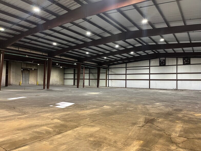 More Photos Of 7921 SW 34th St, Oklahoma City Warehouse For Lease