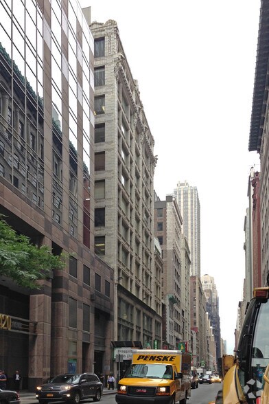 More Photos Of 8 W 38th St, New York Office For Lease