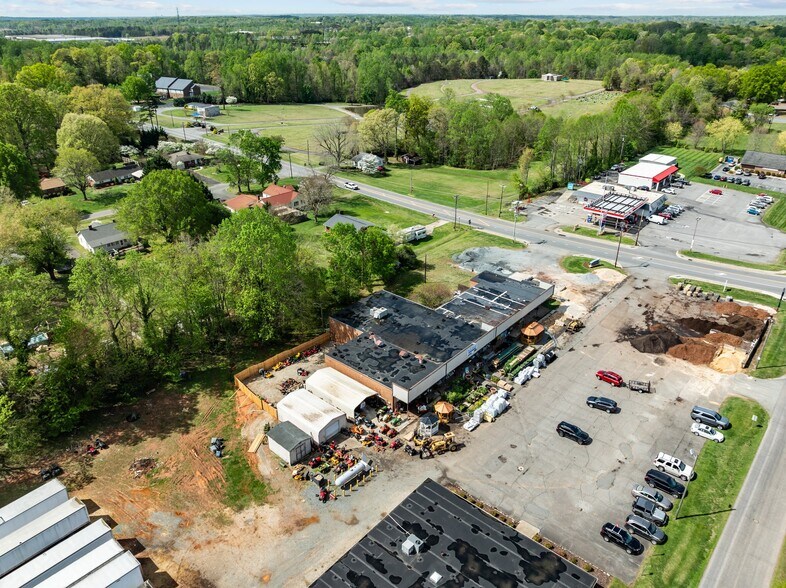 More Photos Of 110 E Wall St, Rural Hall Garden Center For Sale