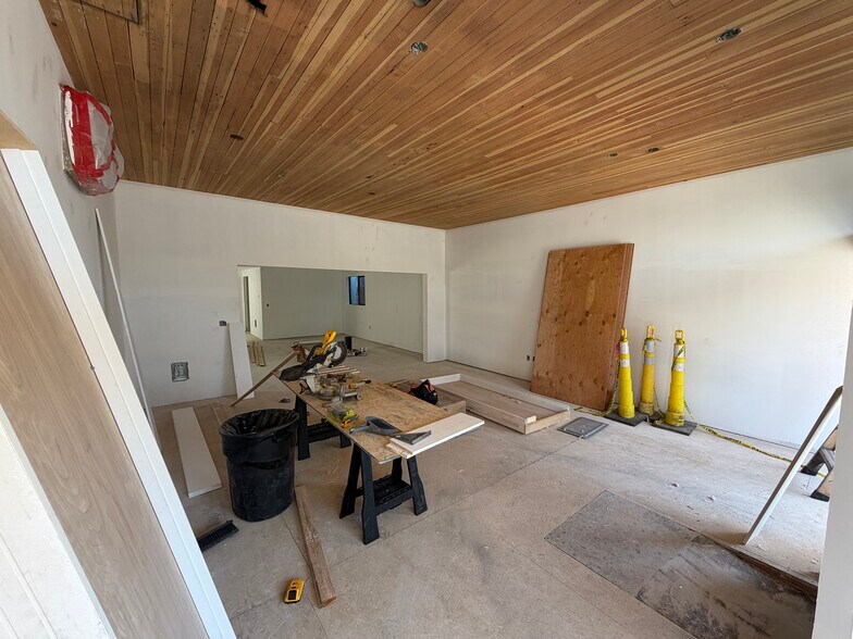 More Photos Of 342 S Broadway St, Estacada General Retail For Lease
