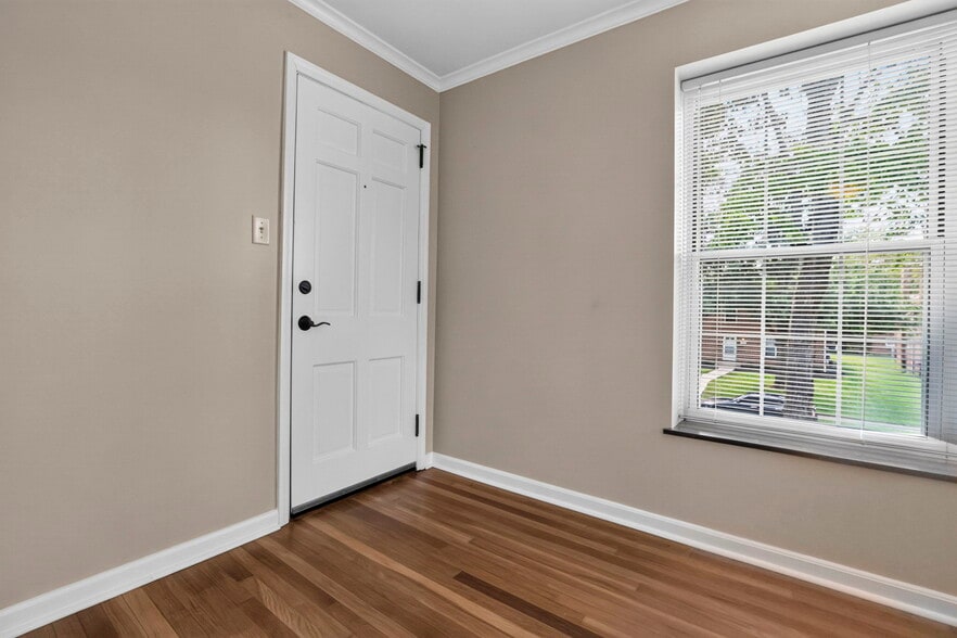 More Photos Of 802 Kenwick Rd, Columbus Apartments For Sale