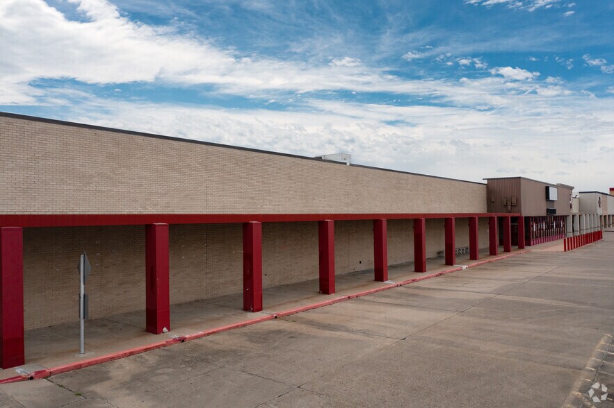 More Photos Of 1701 Fairway Dr, Alvin Unknown For Lease