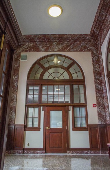 More Photos Of 106 W Wilson St, Batavia Office For Lease