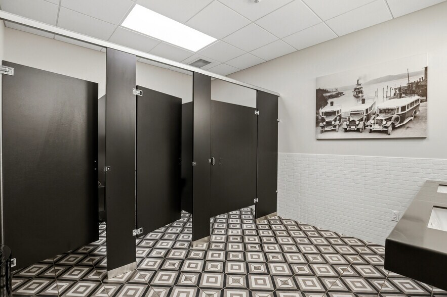 More Photos Of 9493 N Government Way, Hayden Office For Sale