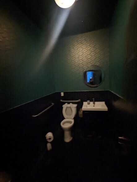 More Photos Of 581 Myrtle Ave, Brooklyn Restaurant For Lease