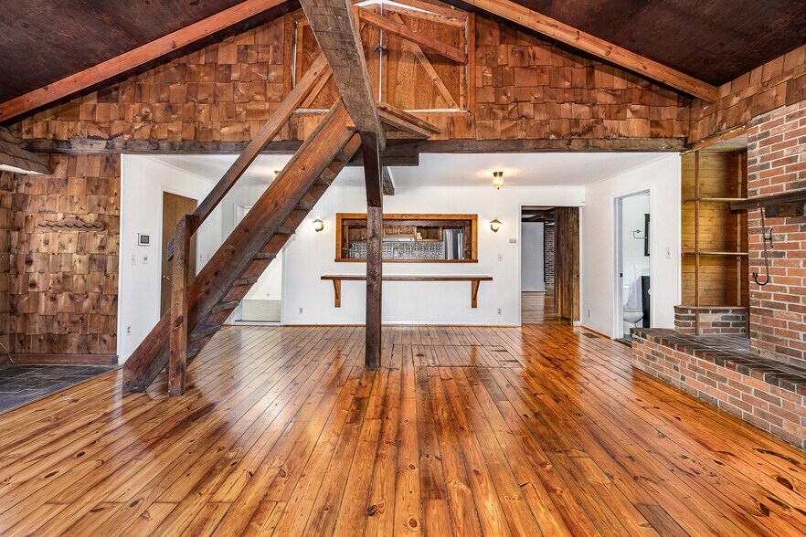 More Photos Of 6908 S Roxbury Mill Rd, Spotsylvania Flex For Sale