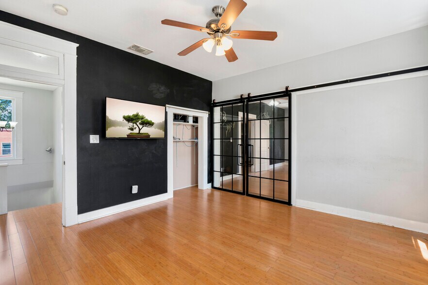 More Photos Of 801 E Quincy St, San Antonio Office Residential For Lease
