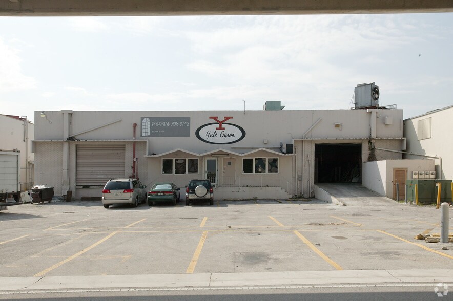 More Photos Of 670 W 20th St, Hialeah Warehouse For Lease