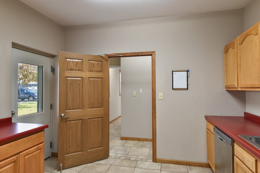 More Photos Of 1311 N Division St, Pontiac Warehouse For Lease