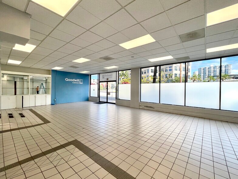 More Photos Of 1079-1085 S Beretania St, Honolulu Storefront Retail Office For Lease