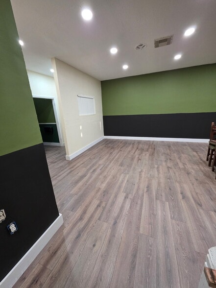 More Photos Of 10901 SE US Highway 441, Belleview Storefront Retail Office For Lease