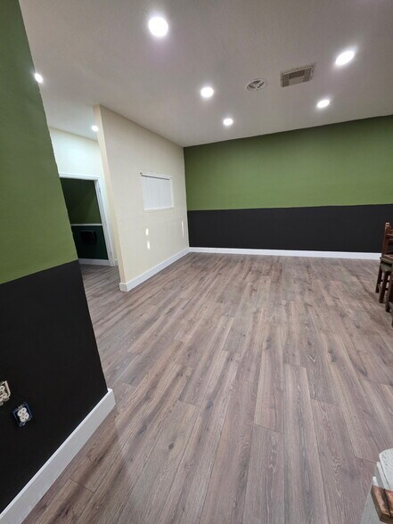 More Photos Of 10901 SE US Highway 441, Belleview Storefront Retail Office For Lease