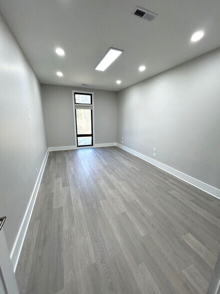 More Photos Of 140 E Professional Park Ct, Bowling Green Office For Sale