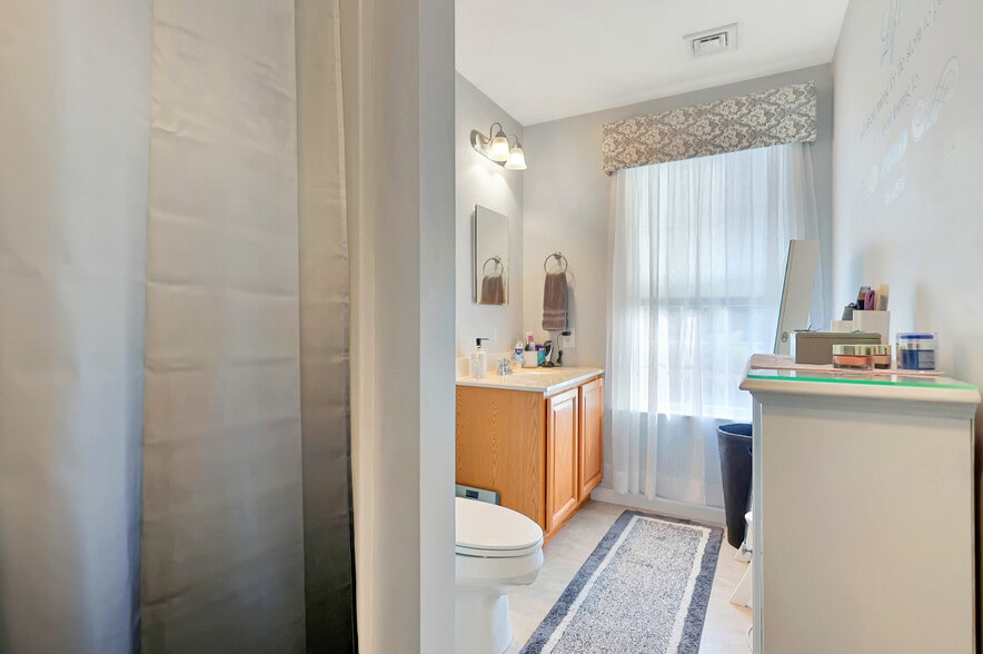 More Photos Of 1400 Broadway Rd, Dracut Flex For Sale