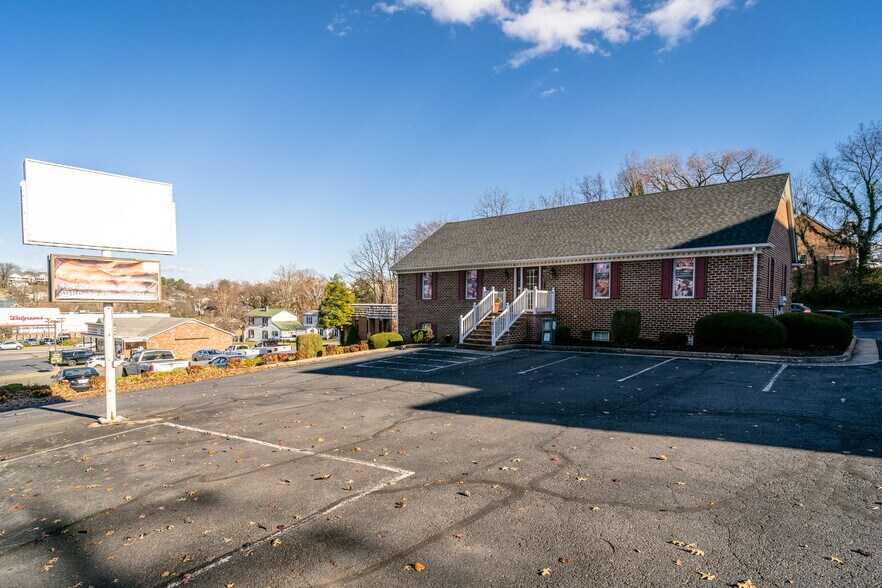 More Photos Of 413 N Coalter St, Staunton Office Residential For Lease