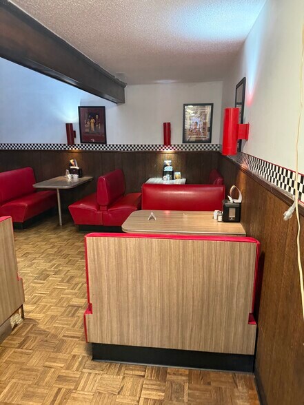 More Photos Of 305 N Main St, Bridgewater Storefront Retail Residential For Sale