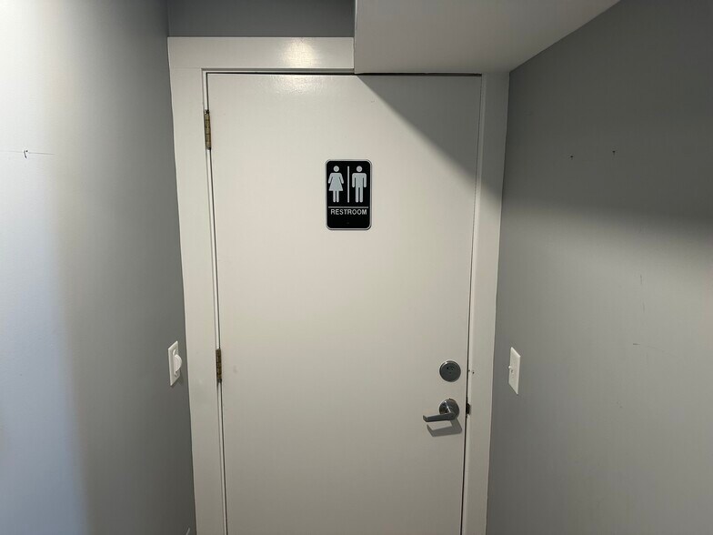 More Photos Of 310 Dillingham Ave, Falmouth Loft Creative Space For Lease