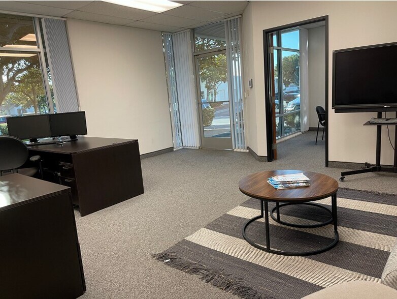 More Photos Of 192 Technology Dr, Irvine Light Distribution For Lease