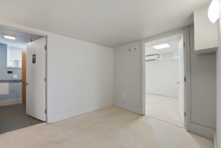 More Photos Of 190 University Dr, Amherst Office For Lease