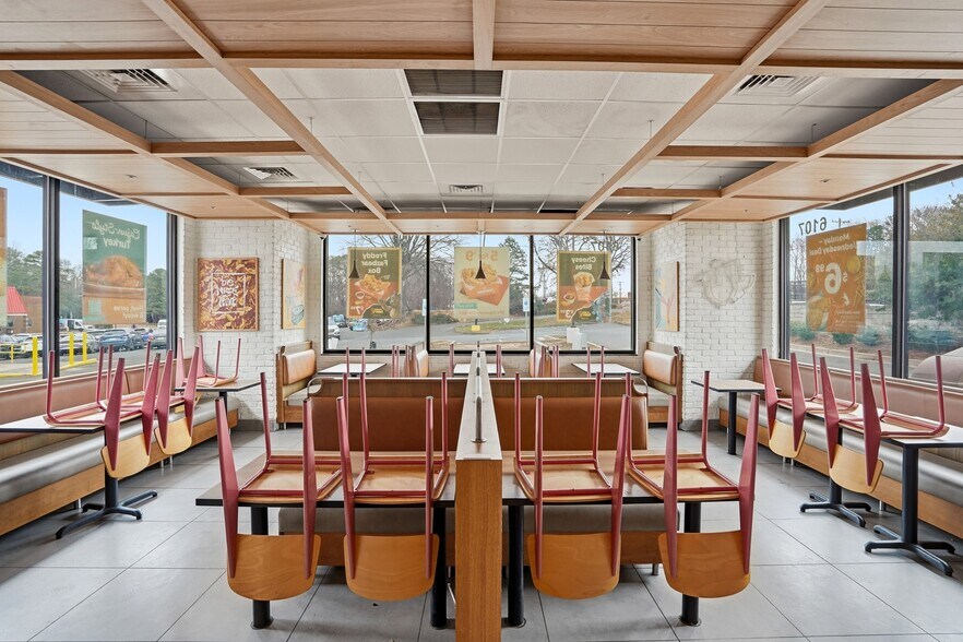 More Photos Of 6107 The Plaza, Charlotte Freestanding For Lease