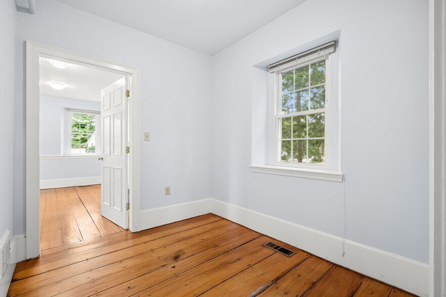 More Photos Of 160 Sylvan St, Danvers Office For Sale