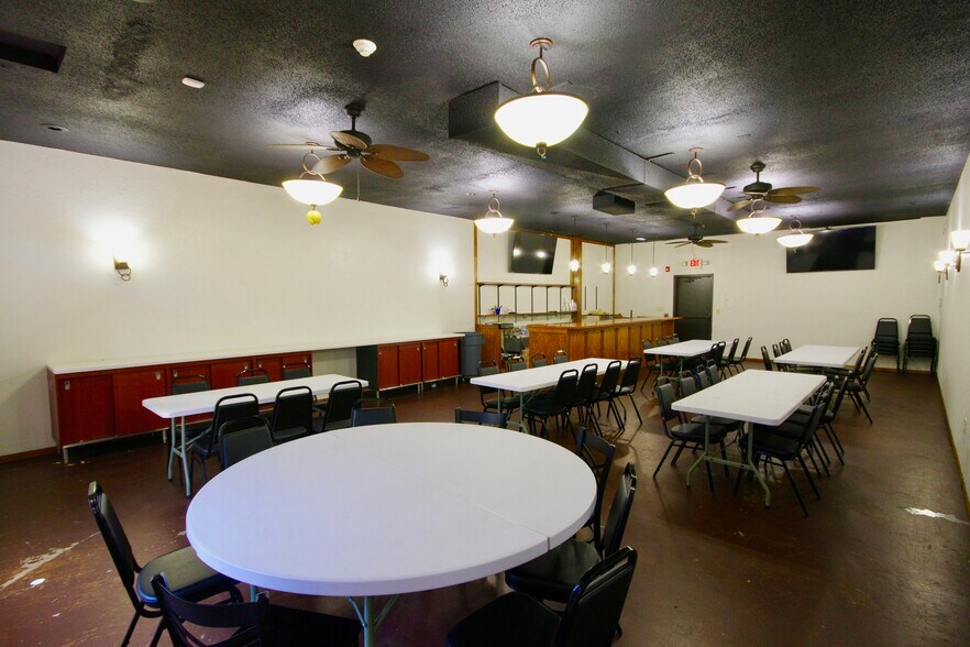 4412 Manchester Dr, Rockford, IL 61109 Restaurant For Sale