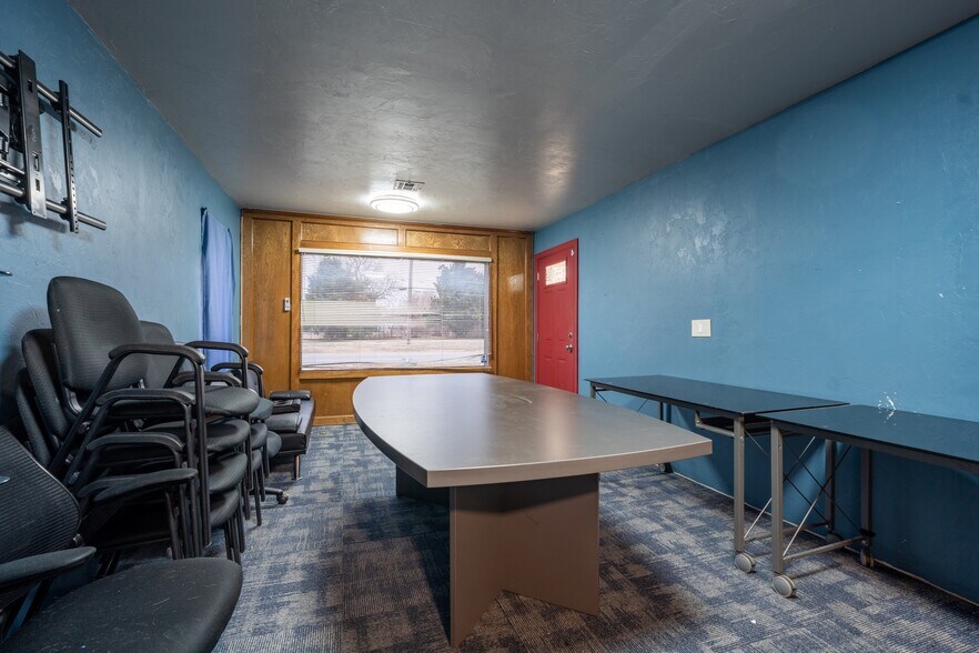 More Photos Of 3501 N Rockwell Ave, Bethany Office For Sale