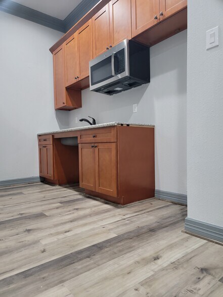 More Photos Of 15018 Lakefair Dr, Richmond Office For Lease